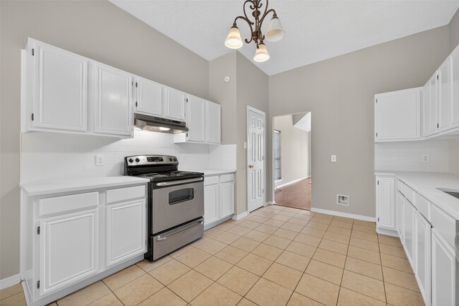 Building Photo - 2306 Lord Nelson Dr