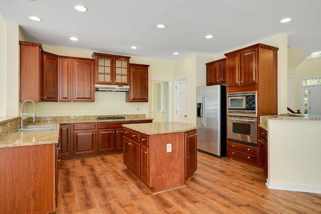 Building Photo - Spacious 5 Bedroom Home in Moseley – $3,800/mo