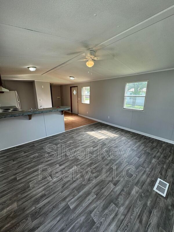 Building Photo - 270 Co Rd 213