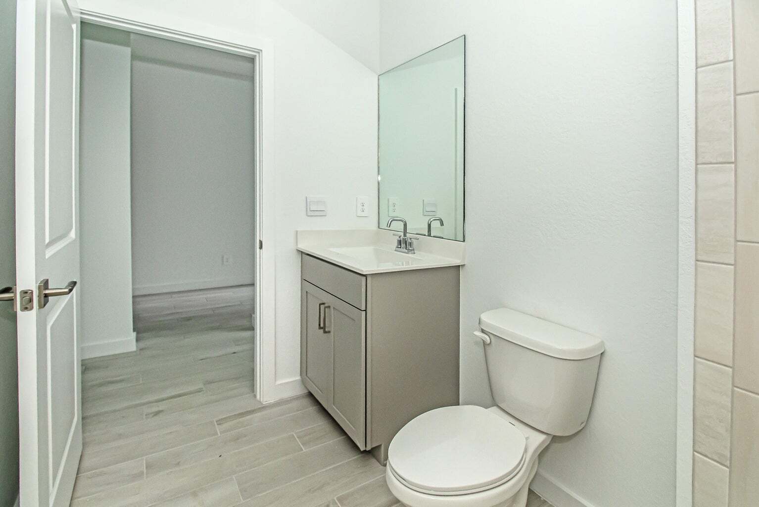Building Photo - 5929 SE Skyblue Cir