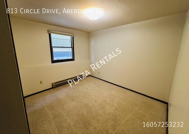 Building Photo - 508 N Kline St