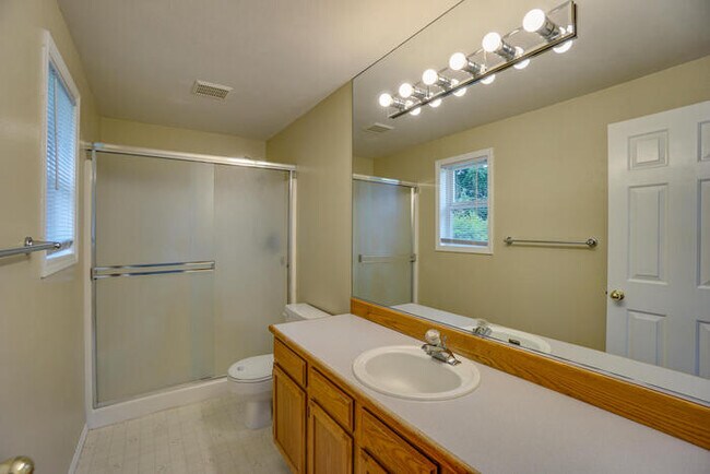 Building Photo - LARGE THREE BEDROOM HOME WITH RV /BOAT PAR...