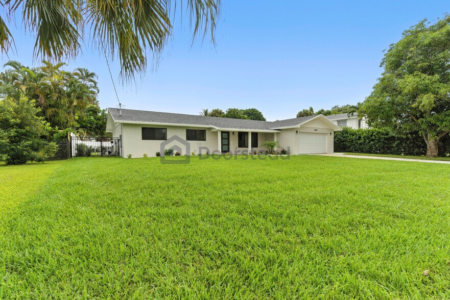 Building Photo - 6886 Tradewind Way