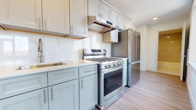 Building Photo - 63-68-68 Austin St