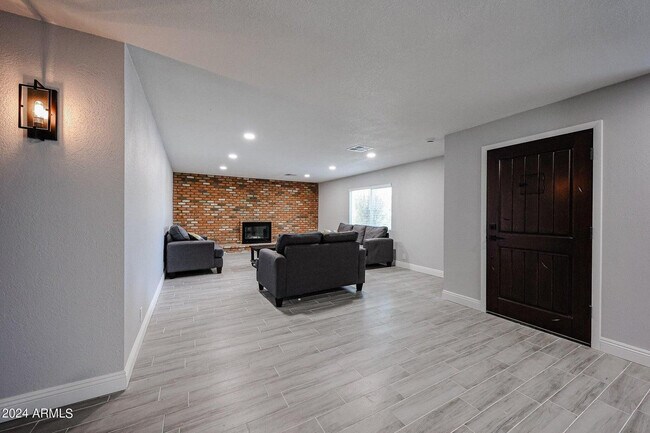 Building Photo - 11207 S Iroquois Dr