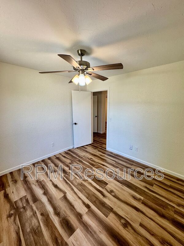 Building Photo - 11813 Larkdale Dr