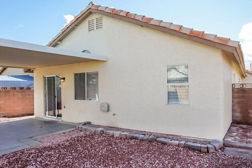 Building Photo - 7028 Village Shore Ct