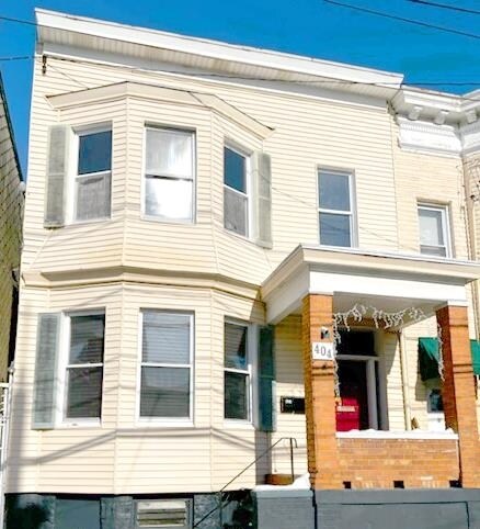 Building Photo - 404 67th St