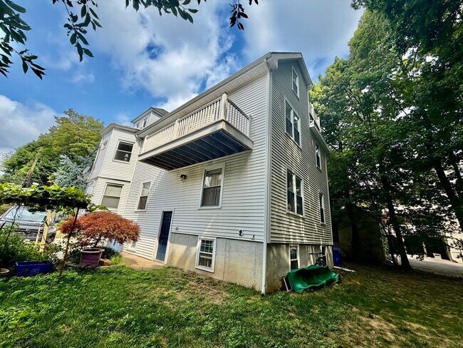 Building Photo - 12 Dunstan St
