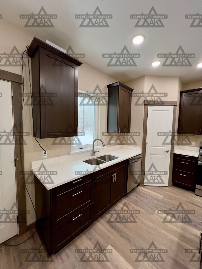 Building Photo - Beautiful 3-Bedroom, 2-Bath Home in North ...