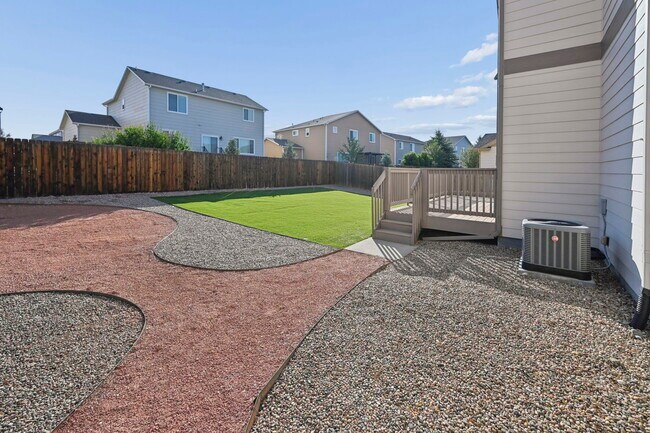 Building Photo - 6914 Dusty Miller Way