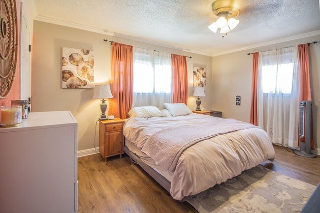 Building Photo - Great 3 bedroom 2 bathroom house in fantastic Location!