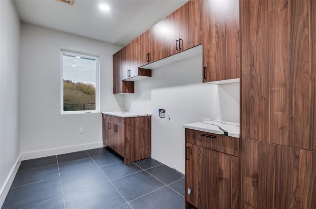 Building Photo - 6301 Tiffany Oaks Ln