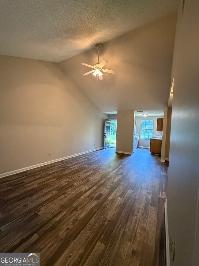 Building Photo - 302 Admiral's Walk Dr