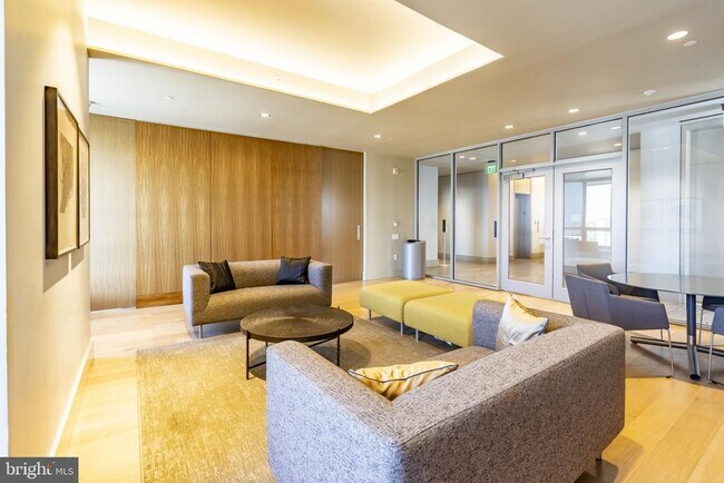 Building Photo - 2018 Walnut St