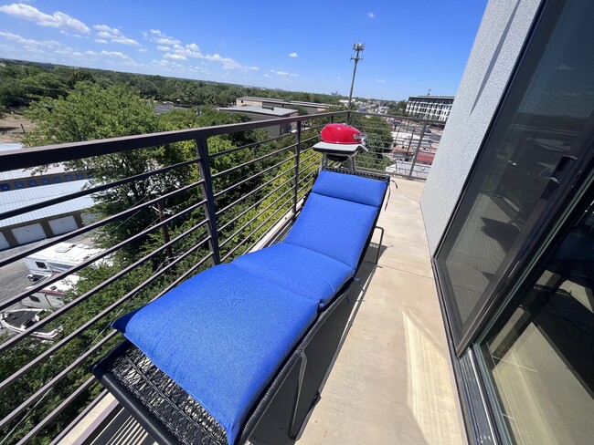 Building Photo - 6444 Burnet Rd