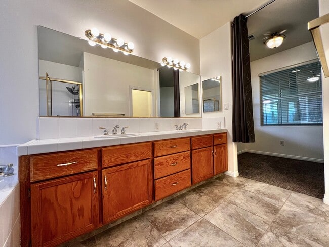 Building Photo - 11116 Southwales Ct