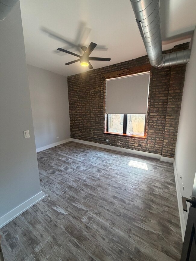 Building Photo - 1572 N Milwaukee Ave