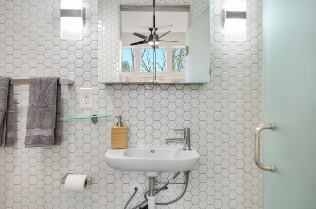 Building Photo - 3843 20th Ave SW