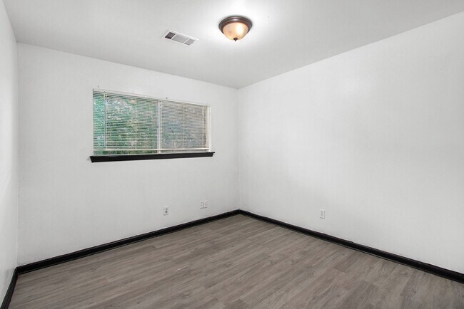 Building Photo - 10906 Panay Dr