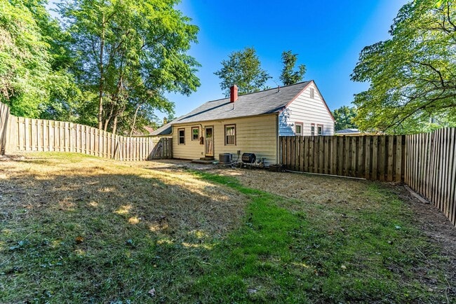Building Photo - Location, Location, Location! Charming 3 b...