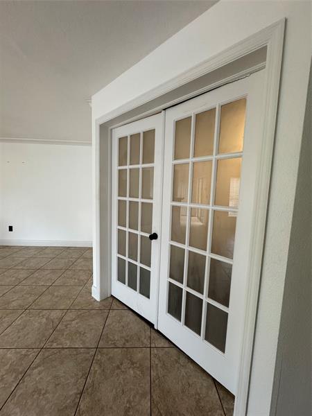 Building Photo - 1733 Pointe W Wy