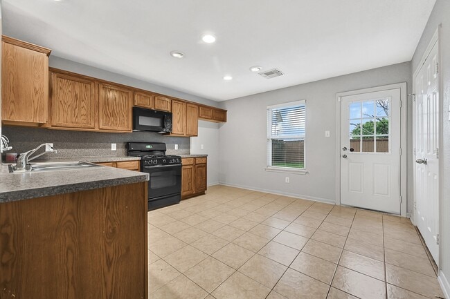 Building Photo - 702 Heatherton Hill Ln