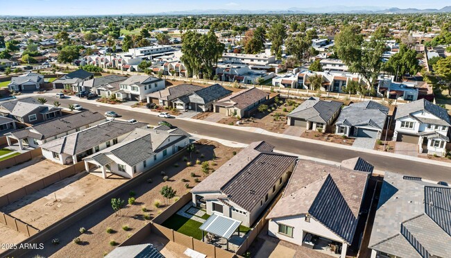 Building Photo - 5419 W Las Palmaritas Dr