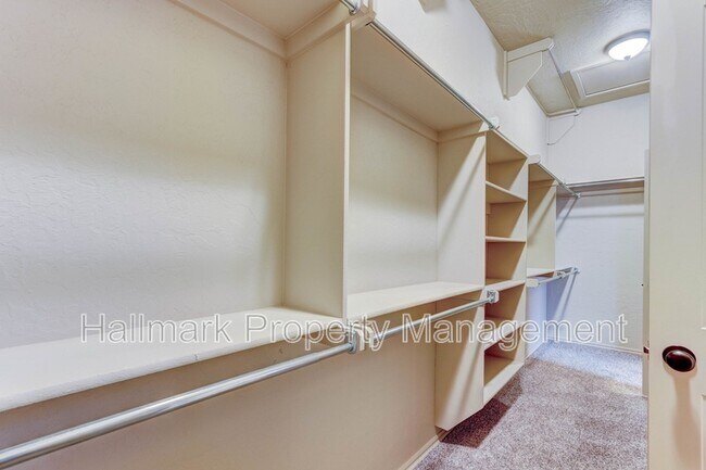 Building Photo - 920 SW 13th St