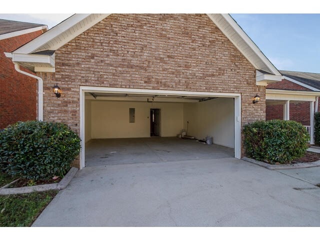 Building Photo - 7641 Pleasantville Way