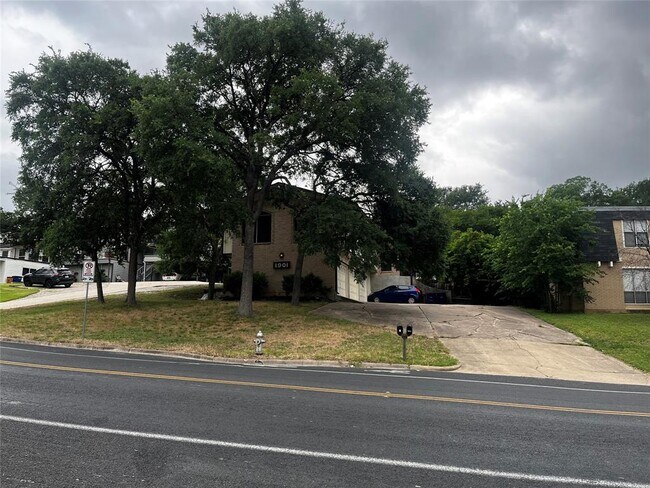 Primary Photo - 1901 Woodland Ave