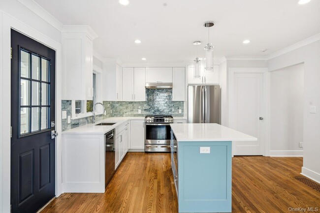 Building Photo - 71 Henry Ave