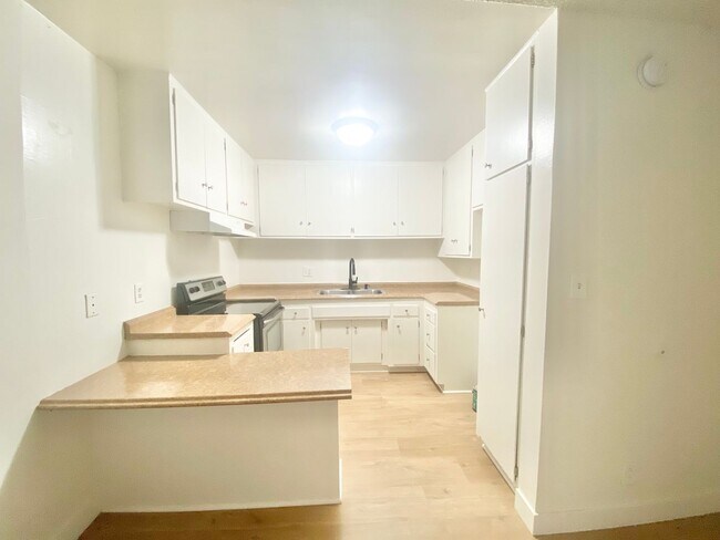 Building Photo - Cozy 1 bedroom unit located in Canoga Park!