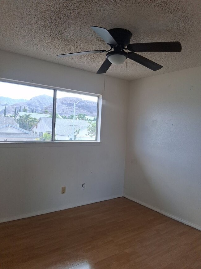 Building Photo - 3 bdroom, 2.5 bath