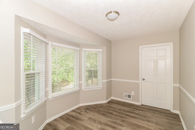 Building Photo - 3070 Revere Cir