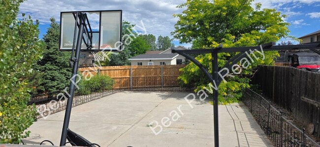 Building Photo - 5605 Bluff Pl