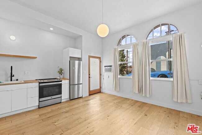 Building Photo - 1341 Lilac Terrace