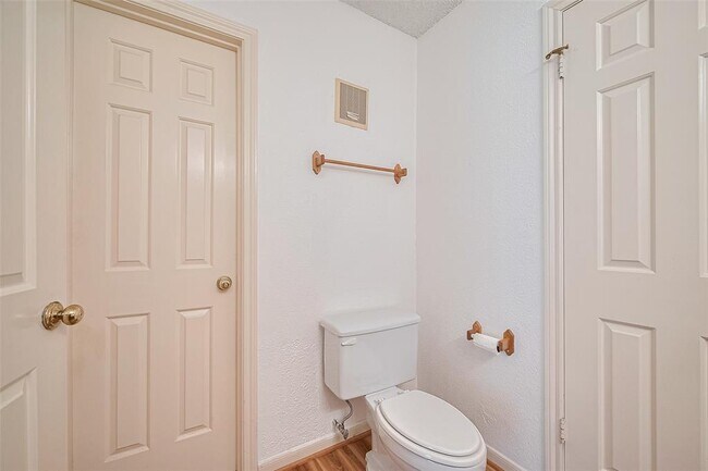Building Photo - 1311 Antoine Dr
