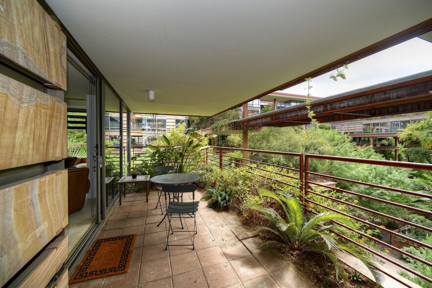 Building Photo - 7141 E Rancho Vista Dr