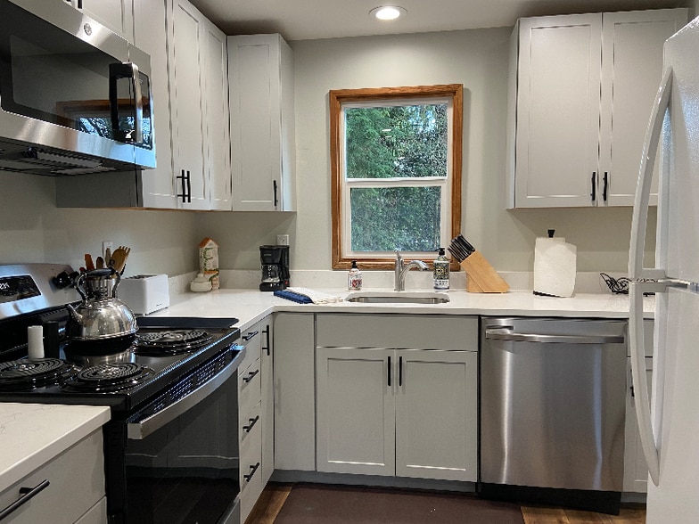 Building Photo - 204 SW Normandy Rd