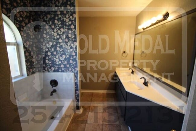 Building Photo - Lisa Lane Living – Simple, Smart & Ready for You!