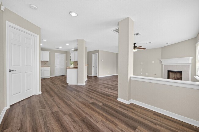 Building Photo - 3219 Watercliff Ct