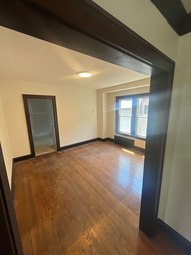 Building Photo - 306 N 71st St