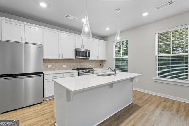 Building Photo - 2030 Main St NW