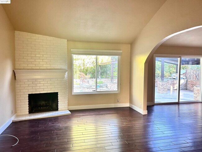 Building Photo - 516 Webster Dr