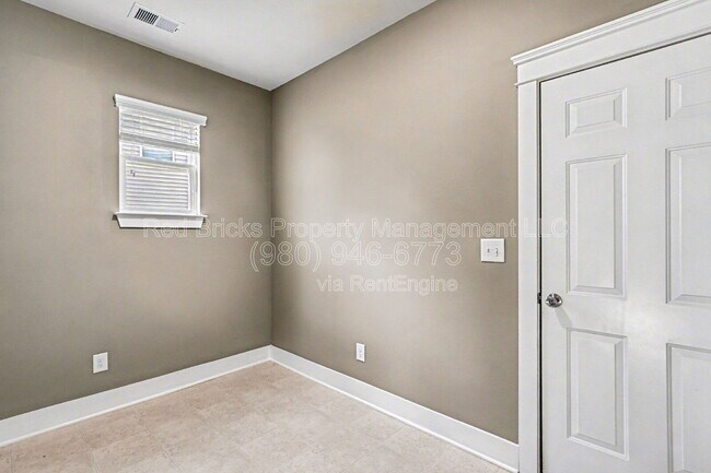 Building Photo - 149 Kingston Drive