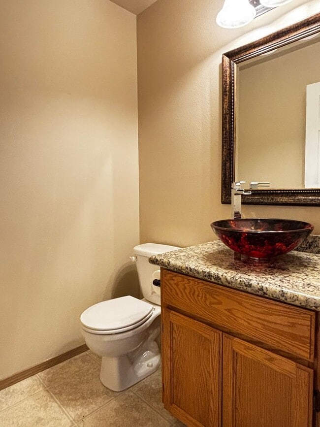 Building Photo - Spacious Spanaway Home