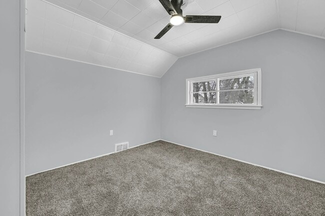 Building Photo - 1728 Hillview Rd