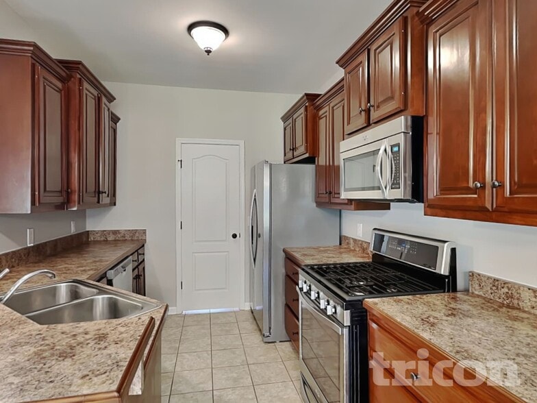 Building Photo - 110 Cottage Trce