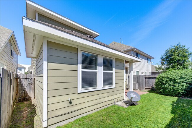 Building Photo - 6518 Wilshire Ridge